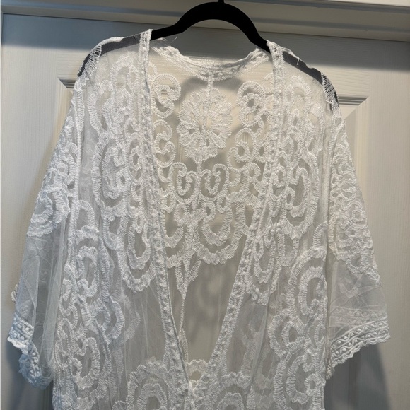 Elegant White Lace Cover-Up Kimono - Picture 2 of 3